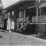 Unidentified patients and nurse at the Lady Musgrave Sanatorium, Shorncliffe, Brisbane